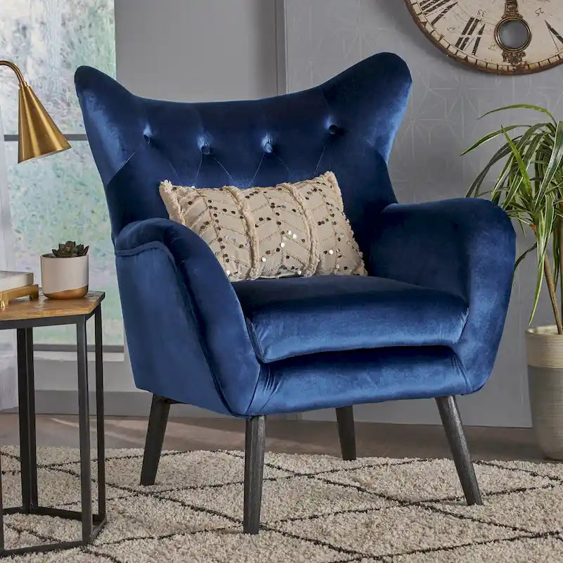 Sillón de terciopelo con respaldo alto y capitoné