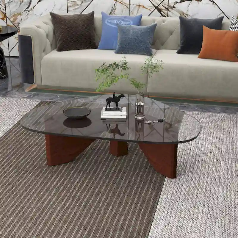 Mesa de centro decorativa triangular moderna de mediados de siglo de 36 pulgadas con tapa de cristal y base de madera para sala de estar