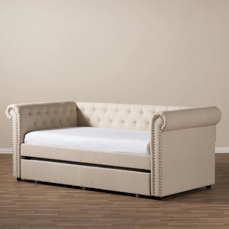 Cama nido tapizada con ribete de tachuelas
